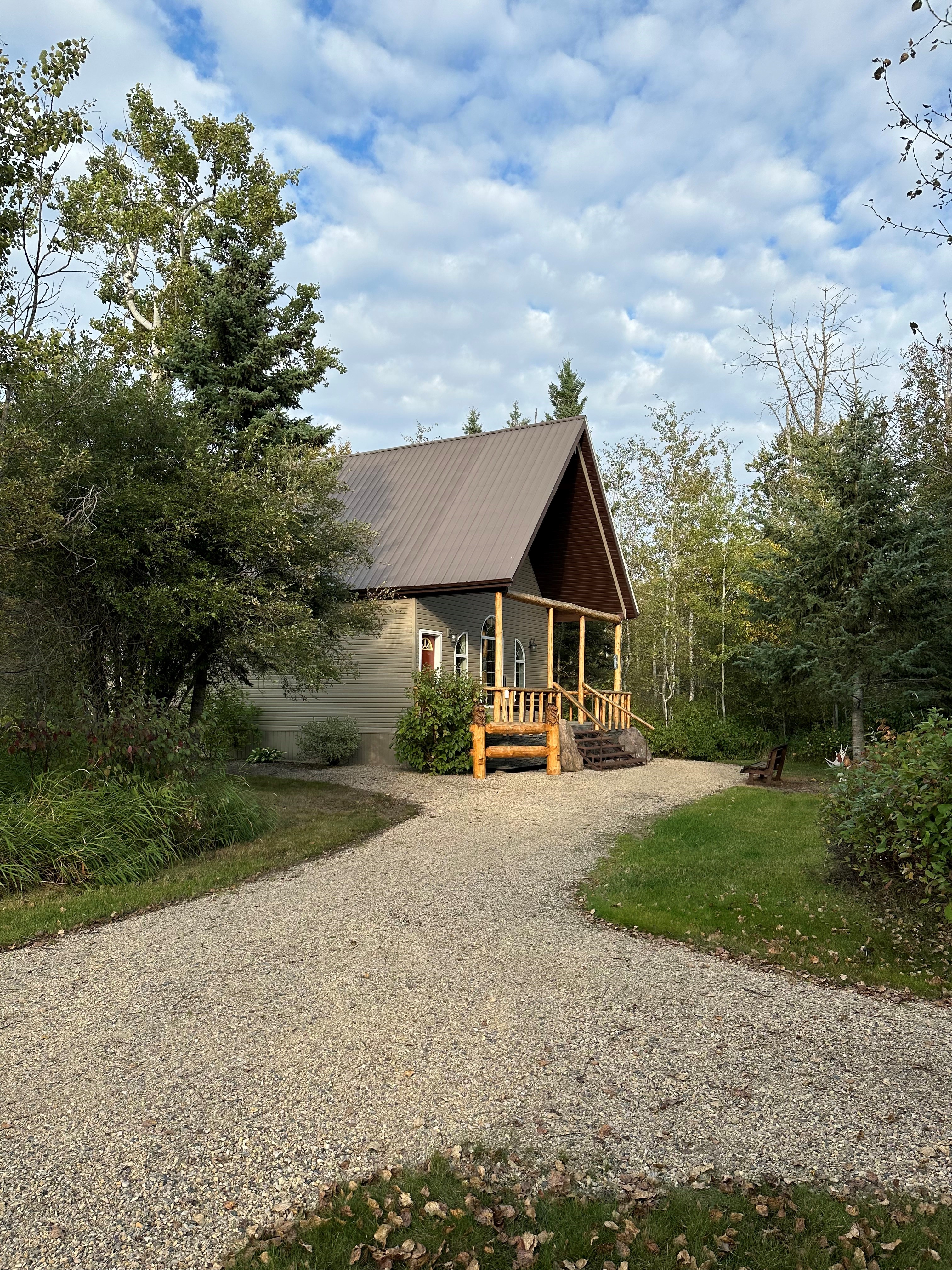 Exterior view of the Echo Lake Hunts lodge