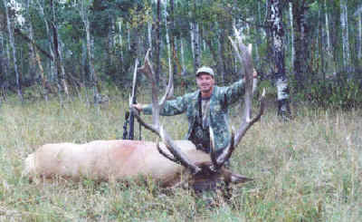 Darrell Slaton from Texas with trophy bull elk at Echo Lake Hunts in Saskatchewan
