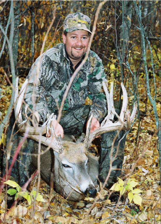 Eric Robertson from Texas with trophy whitetail at Echo Lake Hunts in Saskatchewan