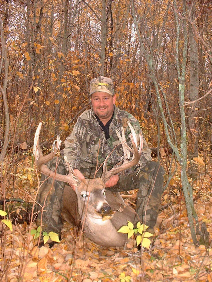 Eric Robertson from Texas with trophy whitetail at Echo Lake Hunts in Saskatchewan