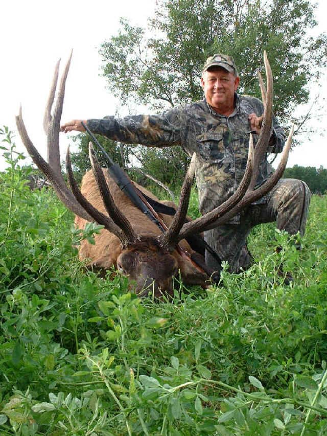 Paul Williams from Texas with trophy elk at Echo Lake Hunts in Saskatchewan