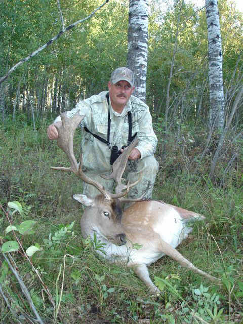 Bri Leavitt from Utah with trophy deer at Echo Lake Hunts in Saskatchewan