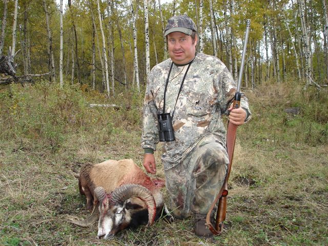 Mike Paddock from Nevada with trophy sheep at Echo Lake Hunts in Saskatchewan