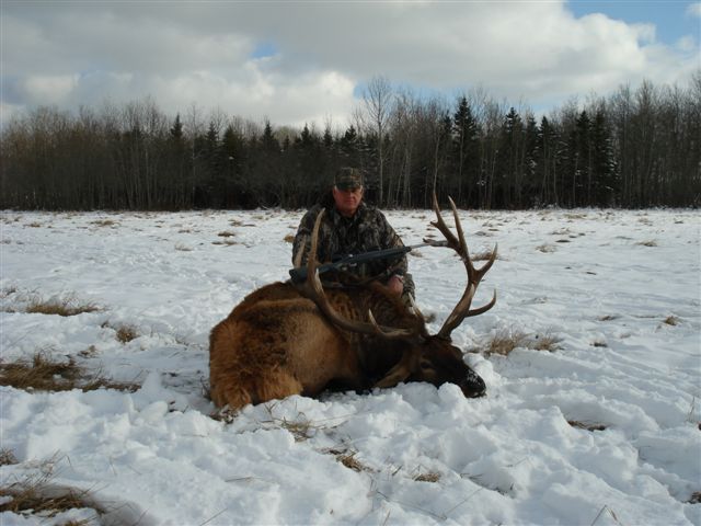 Rocky Dugan from Arizona with trophy elk at Echo Lake Hunts in Saskatchewan
