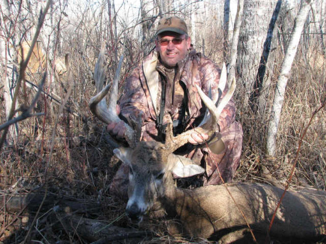 Craig Colelli from Texas with trophy deer at Echo Lake Hunts in Saskatchewan