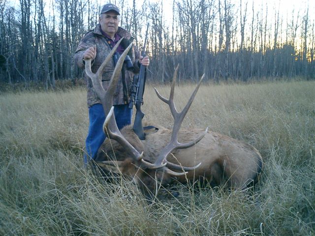 Dan Hinds from Washington with trophy bull elk at Echo Lake Hunts in Saskatchewan