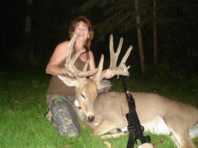 Jill Hanks from Texas with trophy deer at Echo Lake Hunts in Saskatchewan