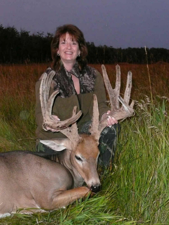 Jill Hanks from Texas with trophy deer at Echo Lake Hunts in Saskatchewan