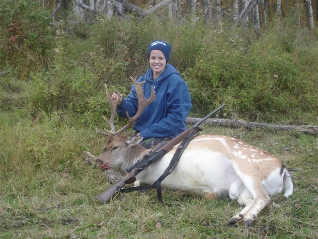 Tammy Rowley from Utah with trophy deer at Echo Lake Hunts in Saskatchewan