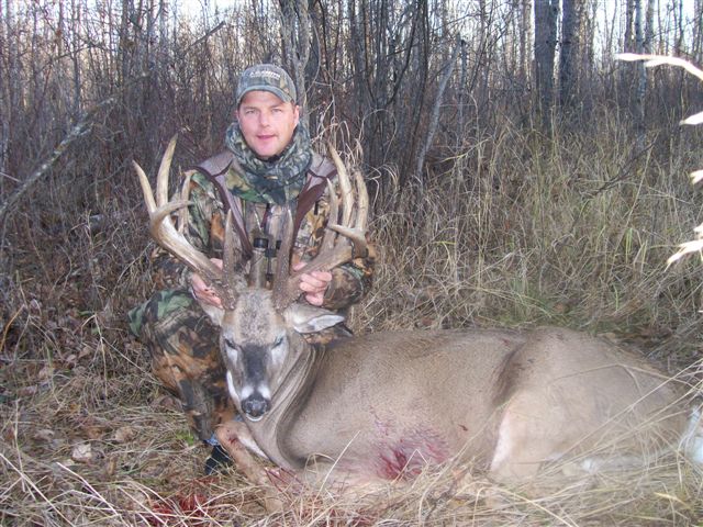 Bob Burns from Pennsylvania with trophy deer at Echo Lake Hunts in Saskatchewan