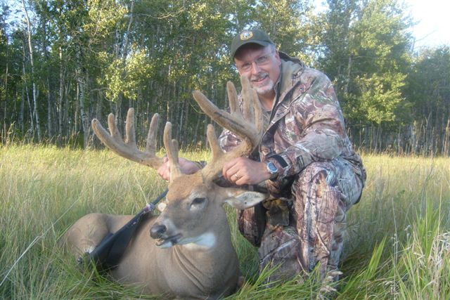 Bryan Butler from Texas with trophy deer at Echo Lake Hunts in Saskatchewan