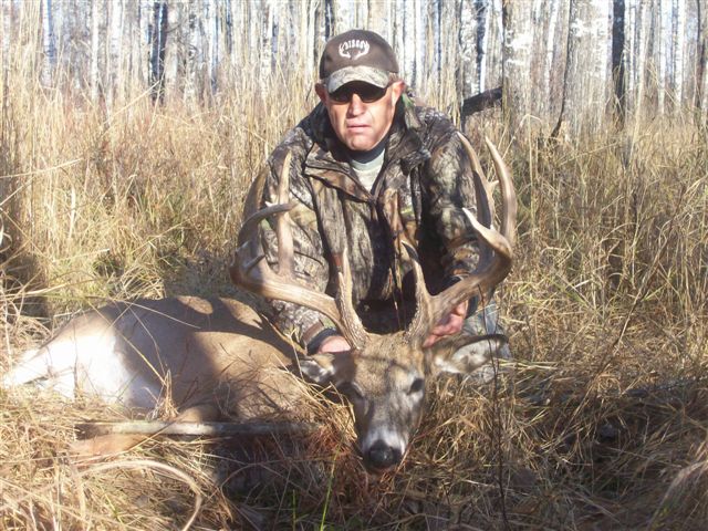 Hal Leavitt from Utah with trophy deer at Echo Lake Hunts in Saskatchewan