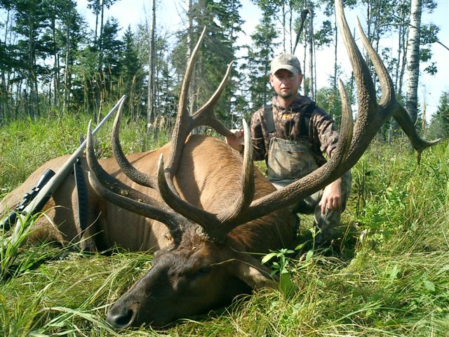 Tyler Lister from Oklahoma with trophy bull elk at Echo Lake Hunts in Saskatchewan