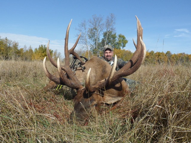 Anthony Dickson from Canada with trophy bull elk at Echo Lake Hunts in Saskatchewan