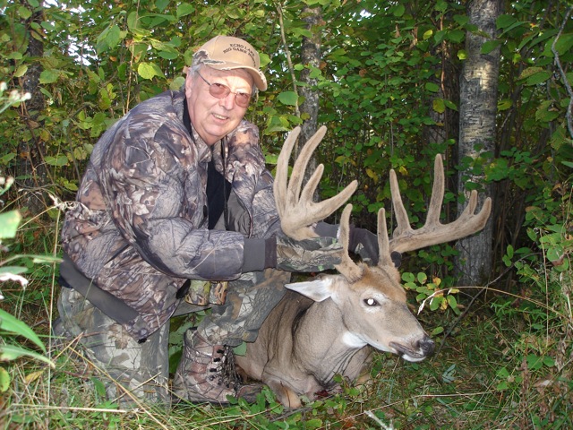 Bud Boone from Alabama with trophy deer at Echo Lake Hunts in Saskatchewan