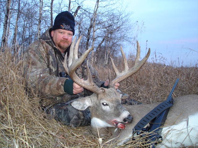 Leedon Wiseman from Oklahoma with trophy deer at Echo Lake Hunts in Saskatchewan