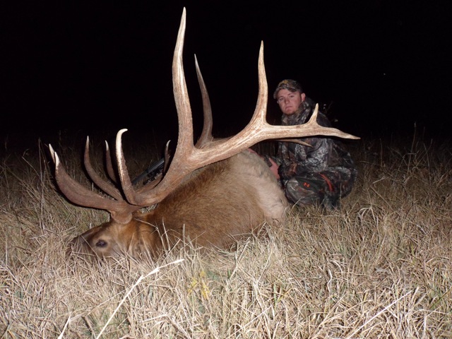 Mooch Foreman from Oklahoma with trophy bull elk at Echo Lake Hunts in Saskatchewan