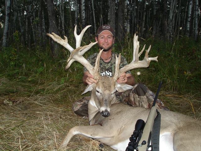 Tyler Lyster from Oklahoma with trophy deer at Echo Lake Hunts in Saskatchewan