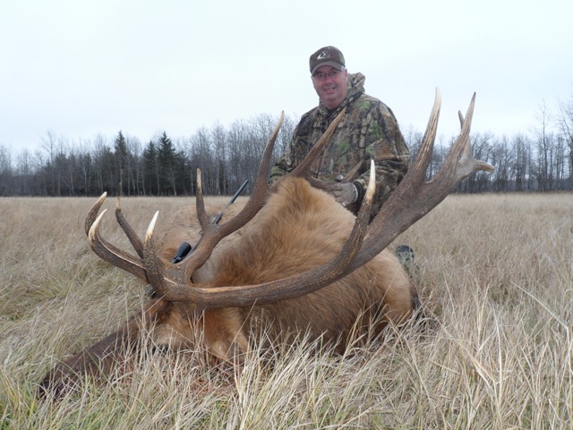 Darrell Orange from Texas with trophy bull elk at Echo Lake Hunts in Saskatchewan
