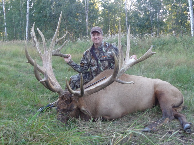 Jason Baadsgaard from Texas with trophy bull elk at Echo Lake Hunts in Saskatchewan
