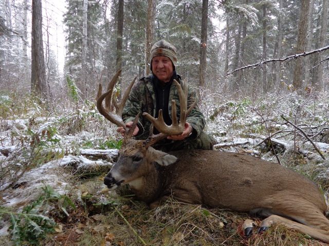 Sam Mclarty from Texas with trophy deer at Echo Lake Hunts in Saskatchewan