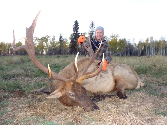 Andrew Honnold from Washington with trophy bull elk at Echo Lake Hunts in Saskatchewan