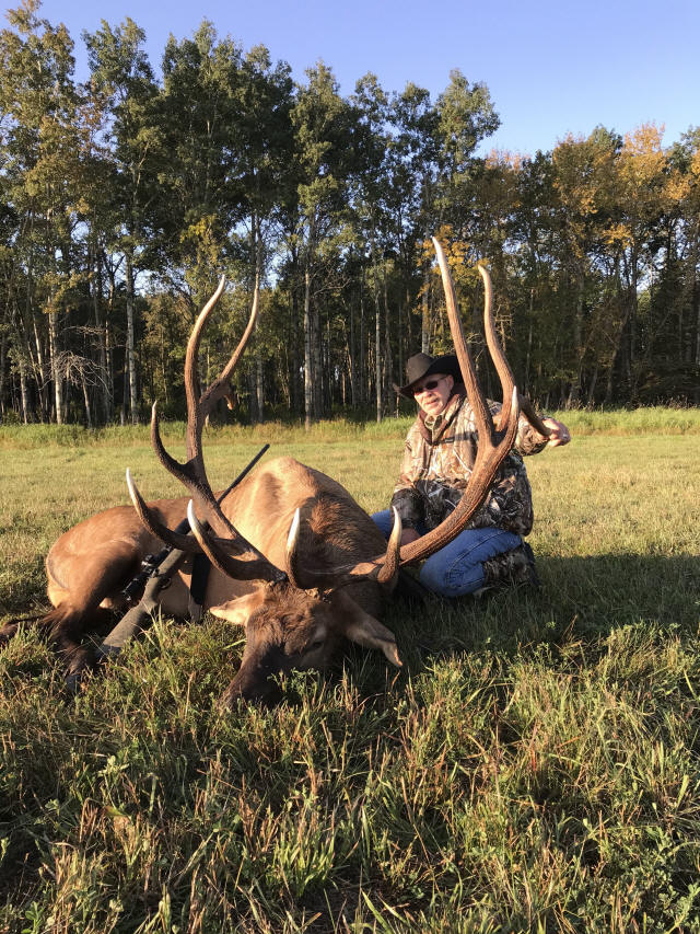 Craig Hystad from North Dakota with trophy bull elk at Echo Lake Hunts in Saskatchewan