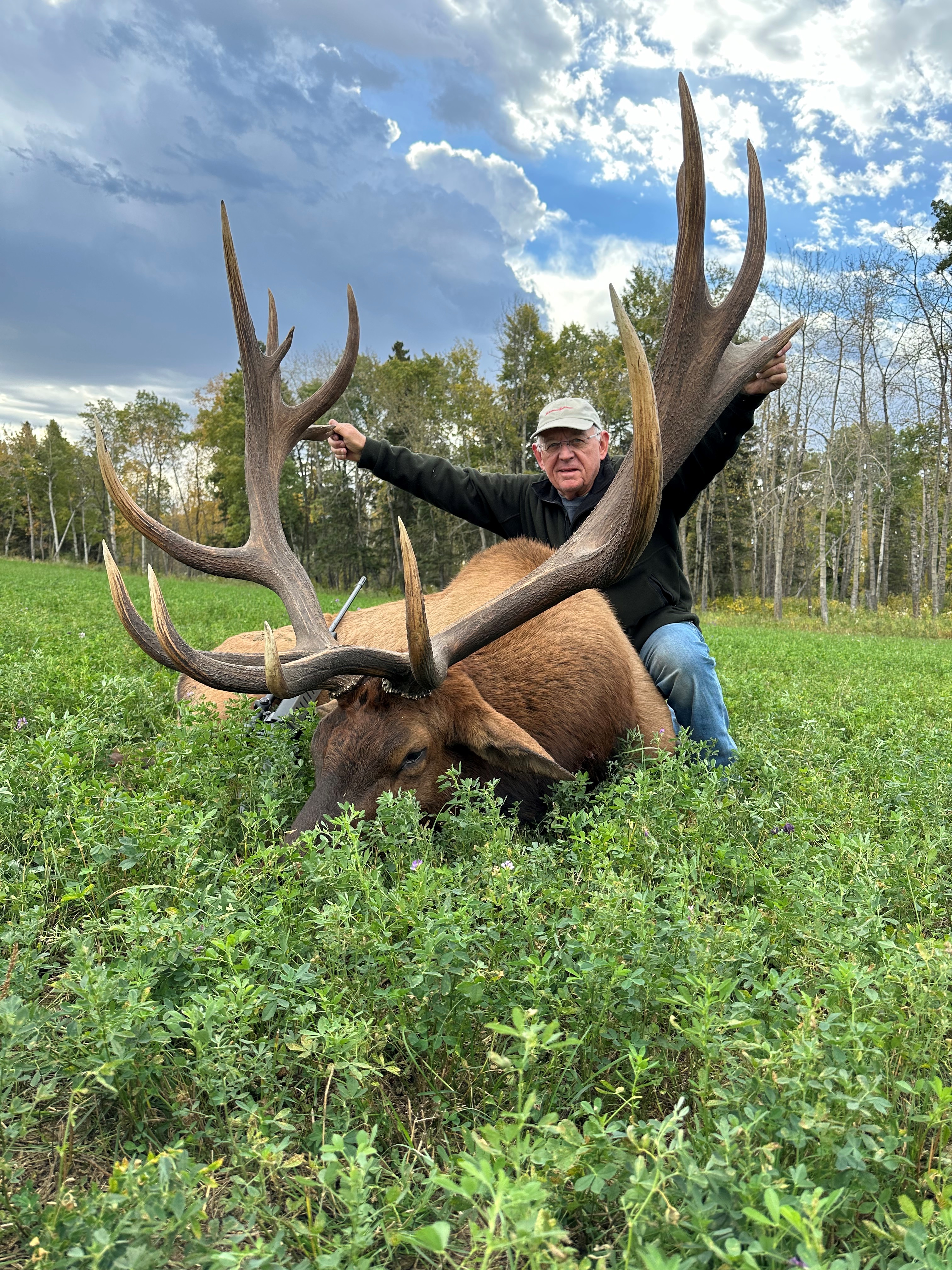 Garry Parzych from Pennsylvania with trophy bull elk at Echo Lake Hunts in Saskatchewan