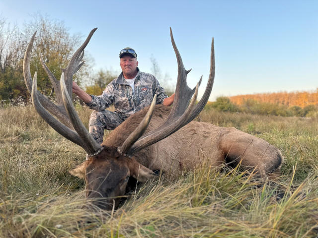 Clint Reynolds from Montana with trophy bull elk at Echo Lake Hunts