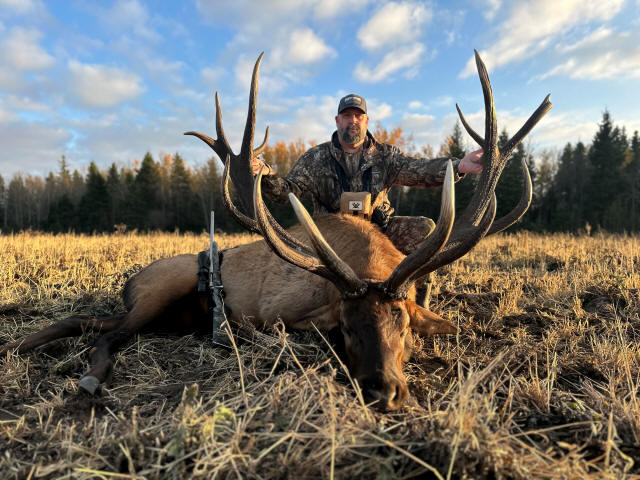 Phil Ewers from Texas with trophy bull elk at Echo Lake Hunts