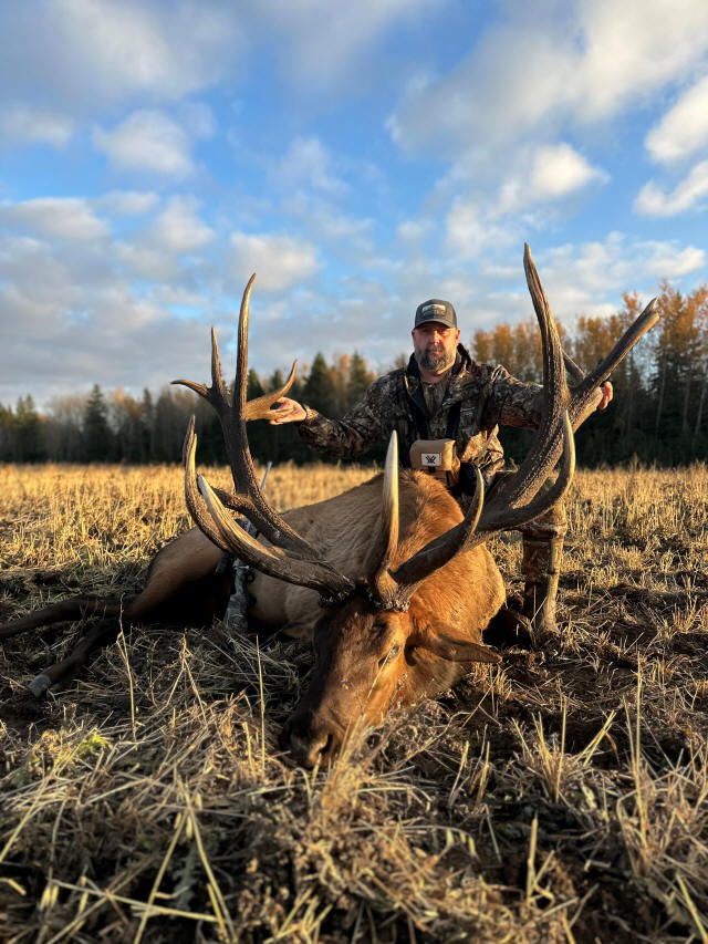 Phil Ewers from Texas with trophy bull elk at Echo Lake Hunts