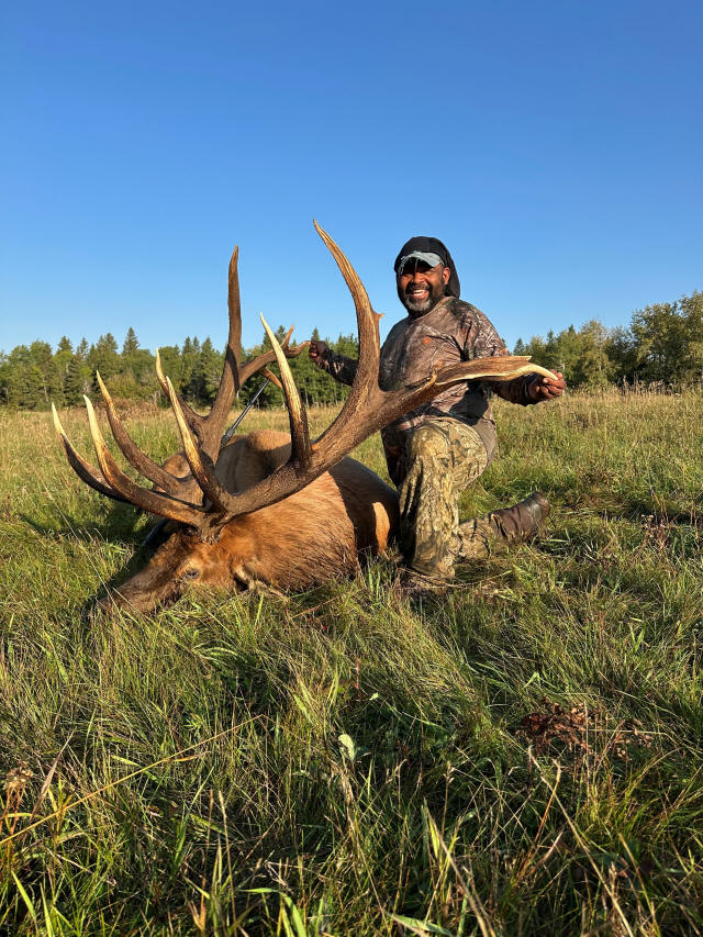 Ronnie Byrd from Georgia with trophy bull elk at Echo Lake Hunts