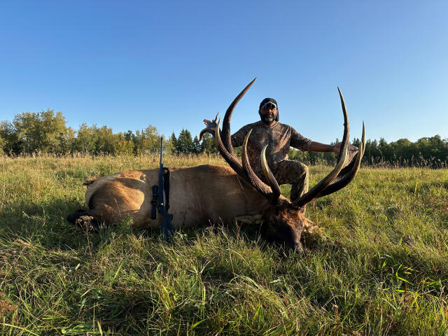 Ronnie Byrd from Georgia with trophy bull elk at Echo Lake Hunts