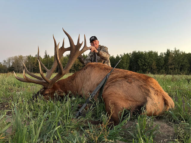 Wayne Ensign from Iowa with trophy bull elk at Echo Lake Hunts