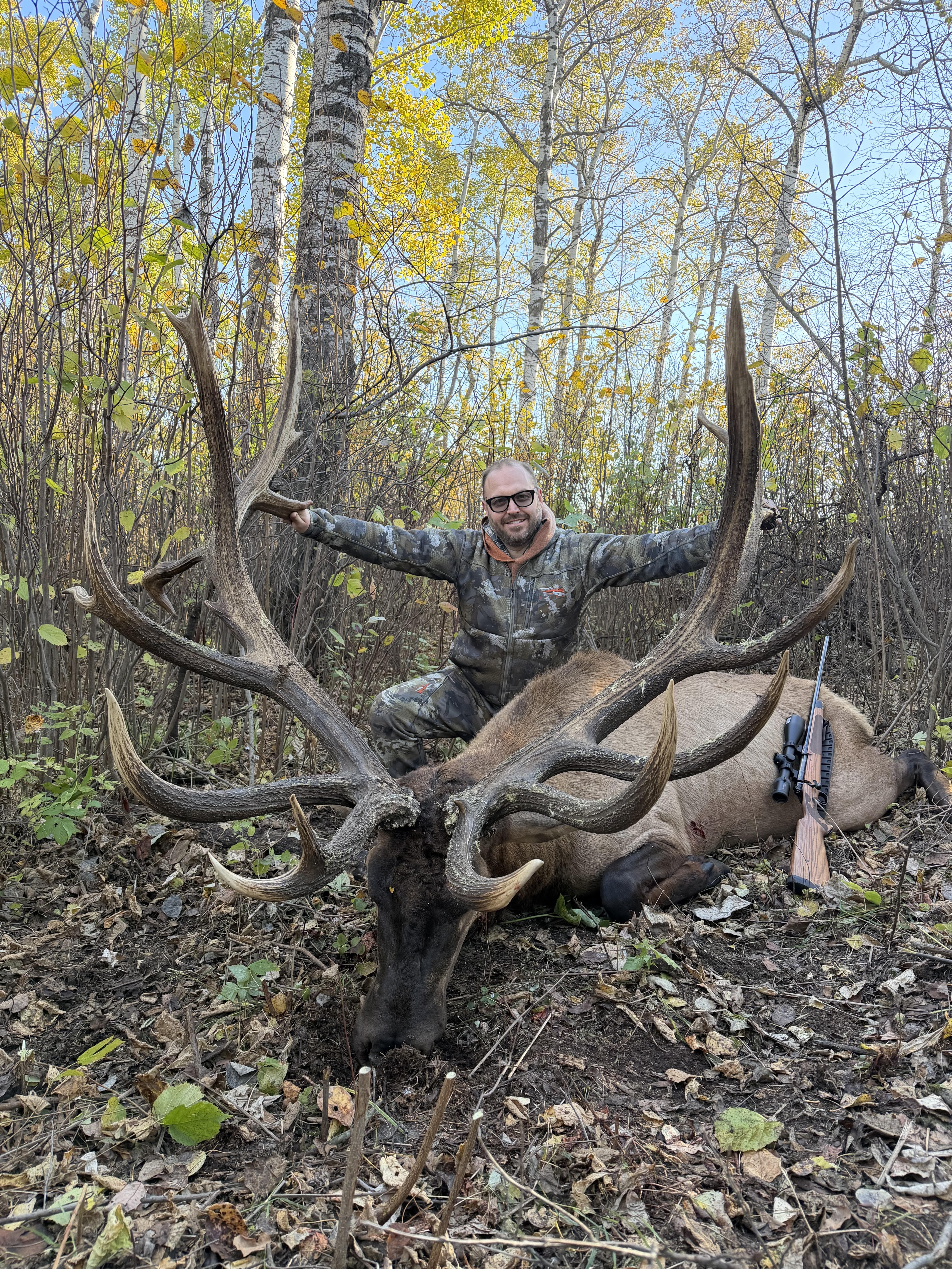 Lars Offerdahl from Minnesota with a trophy bull elk at Echo Lake Hunts in Saskatchewan