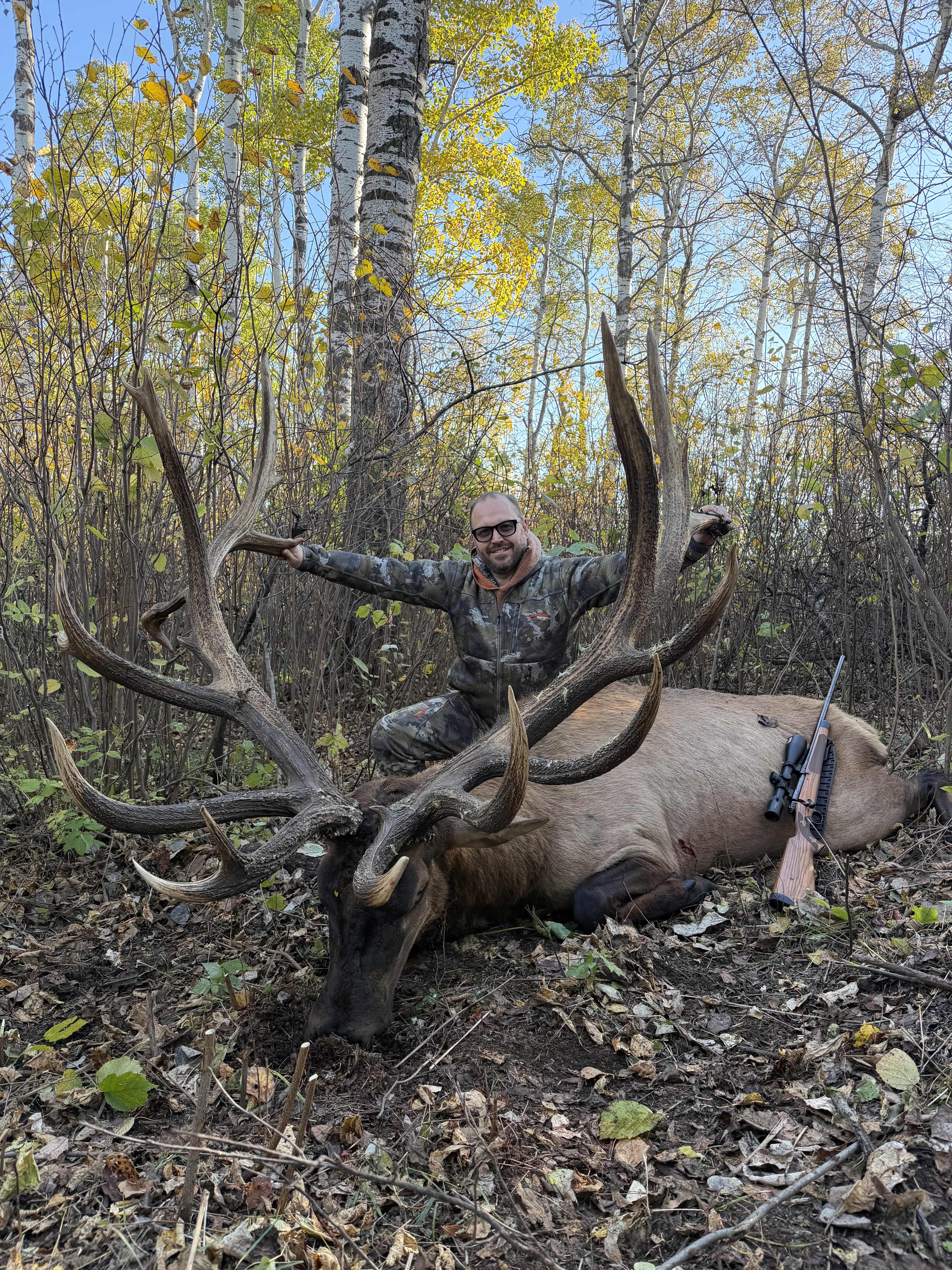 Lars Offerdahl from Minnesota with a trophy bull elk at Echo Lake Hunts in Saskatchewan