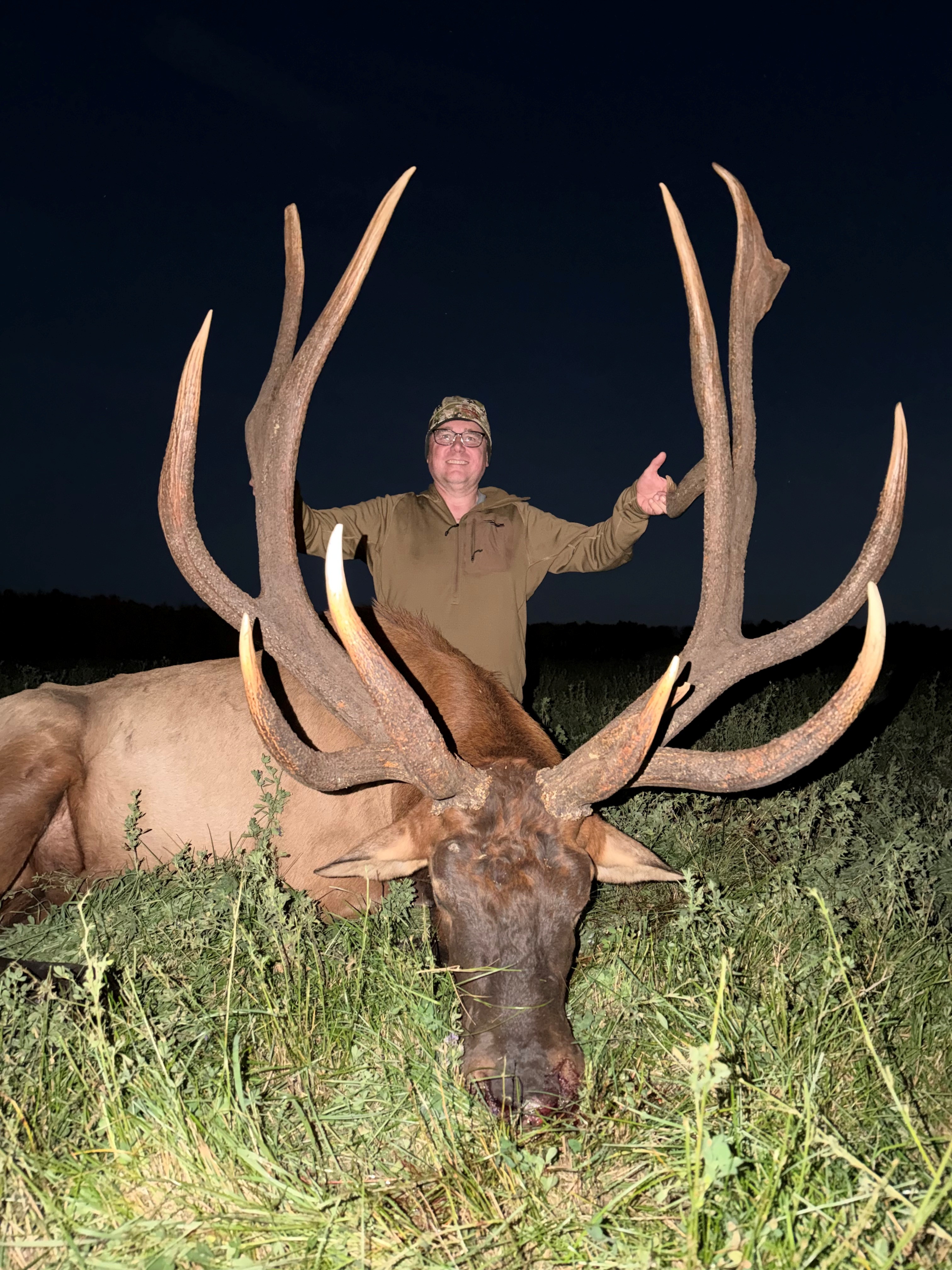 Scott Anderson from Minnesota with a trophy bull elk at Echo Lake Hunts in Saskatchewan