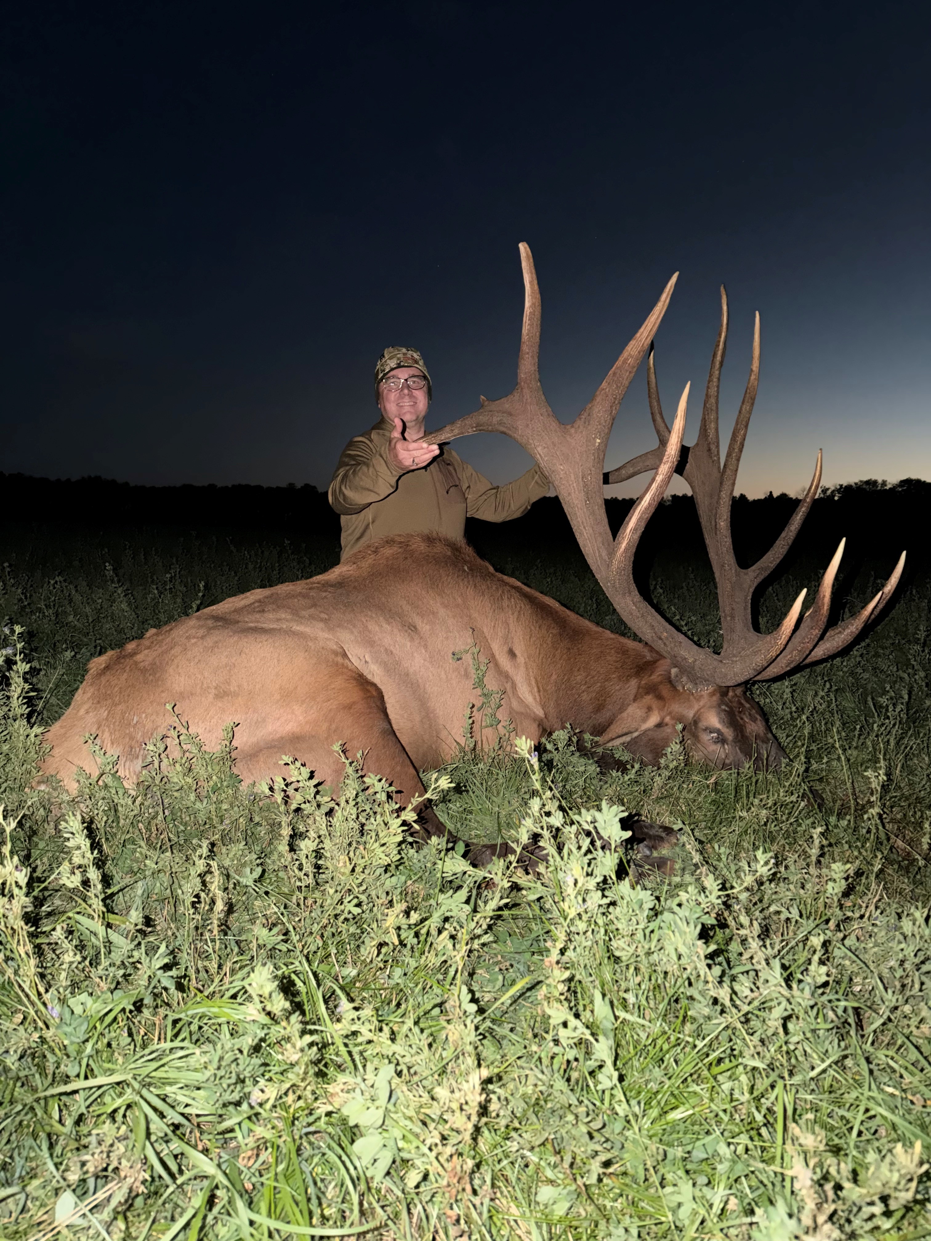 Scott Anderson from Minnesota with a trophy bull elk at Echo Lake Hunts in Saskatchewan